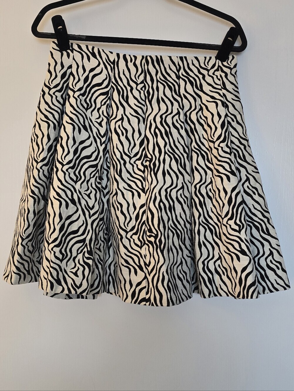 H&M - (NWT) Black & White Zebra Print Pleated A-Line Skirt